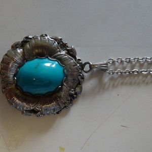 Costume Necklace Tourquoise and Silver